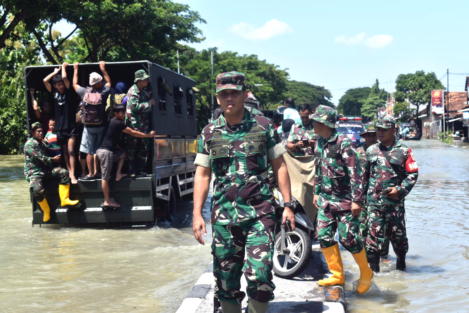Danrem 073/Makutarama Tinjau Banjir di Karanganyar Demak